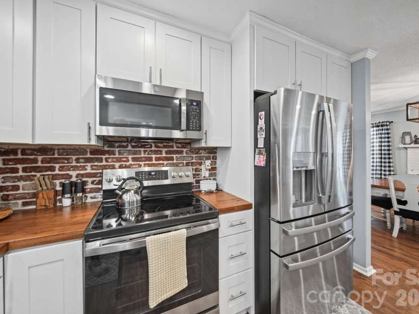 3152 Erskine Drive, Gastonia, NC 28054.  MLS# CAR4435462, YatesRealty ID 57152. 