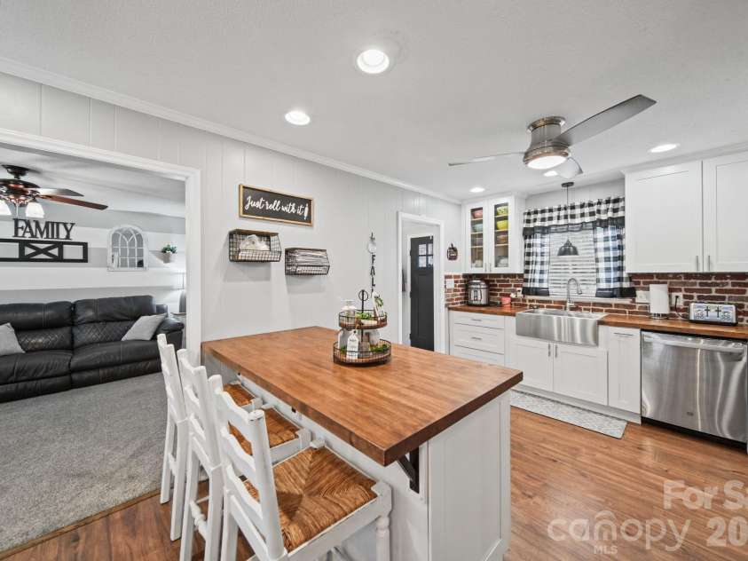 3152 Erskine Drive, Gastonia, NC 28054.  MLS# CAR4435462, YatesRealty ID 57152. 