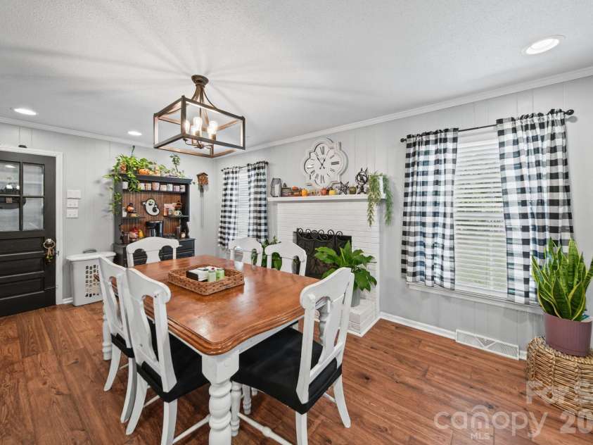 3152 Erskine Drive, Gastonia, NC 28054.  MLS# CAR4435462, YatesRealty ID 57152. 