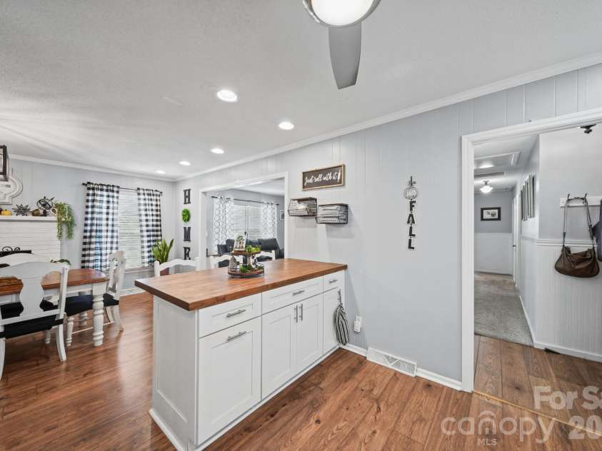 3152 Erskine Drive, Gastonia, NC 28054.  MLS# CAR4435462, YatesRealty ID 57152. 
