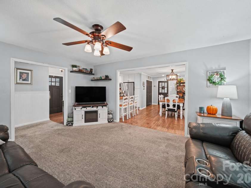 3152 Erskine Drive, Gastonia, NC 28054.  MLS# CAR4435462, YatesRealty ID 57152. 