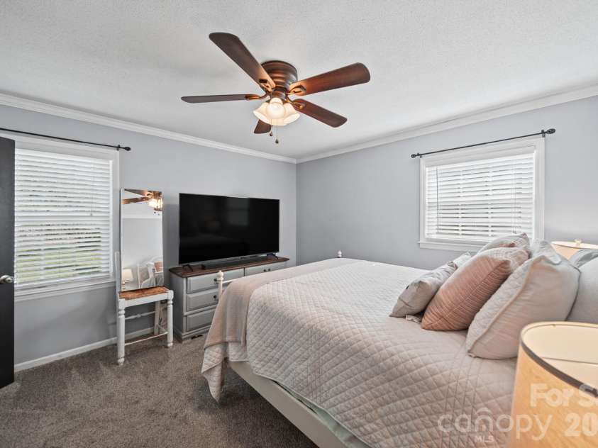 3152 Erskine Drive, Gastonia, NC 28054.  MLS# CAR4435462, YatesRealty ID 57152. 