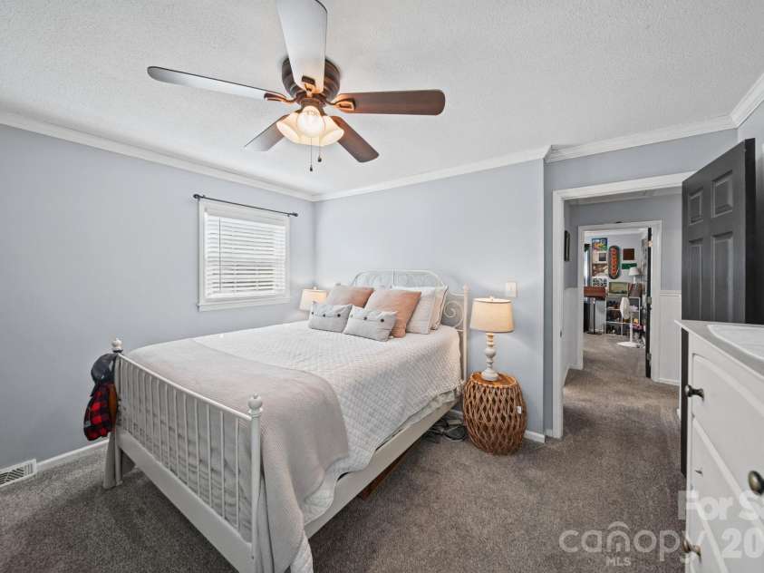 3152 Erskine Drive, Gastonia, NC 28054.  MLS# CAR4435462, YatesRealty ID 57152. 