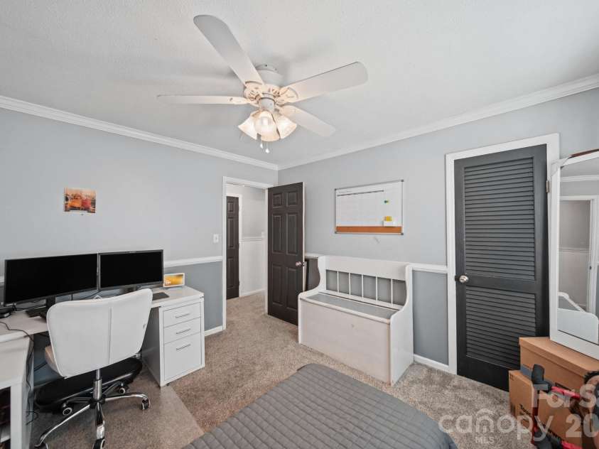 3152 Erskine Drive, Gastonia, NC 28054.  MLS# CAR4435462, YatesRealty ID 57152. 