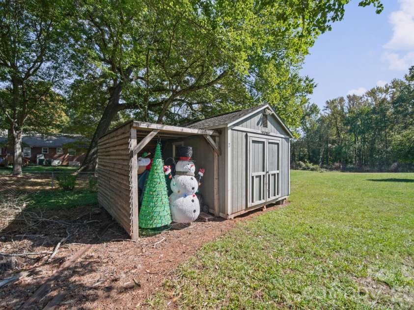 3152 Erskine Drive, Gastonia, NC 28054.  MLS# CAR4435462, YatesRealty ID 57152. 