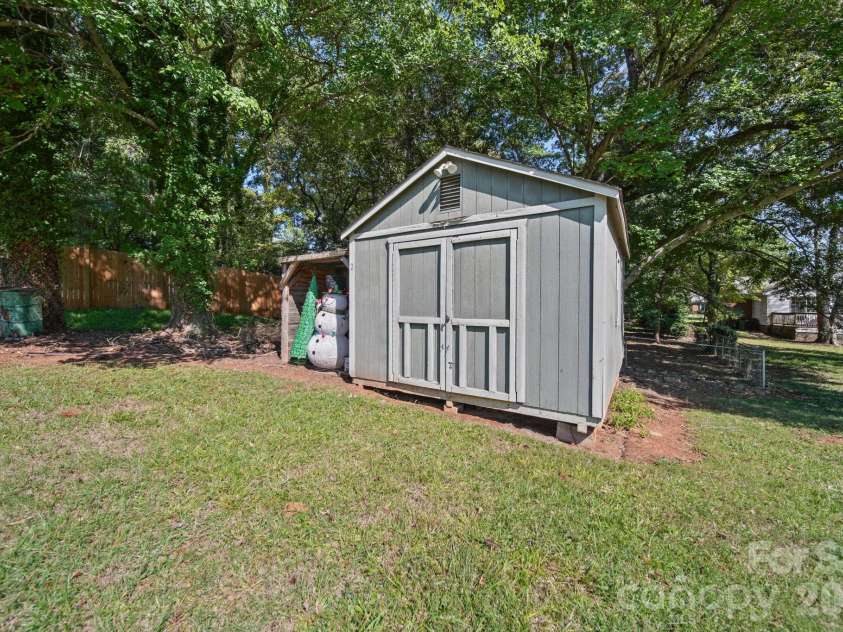 3152 Erskine Drive, Gastonia, NC 28054.  MLS# CAR4435462, YatesRealty ID 57152. 