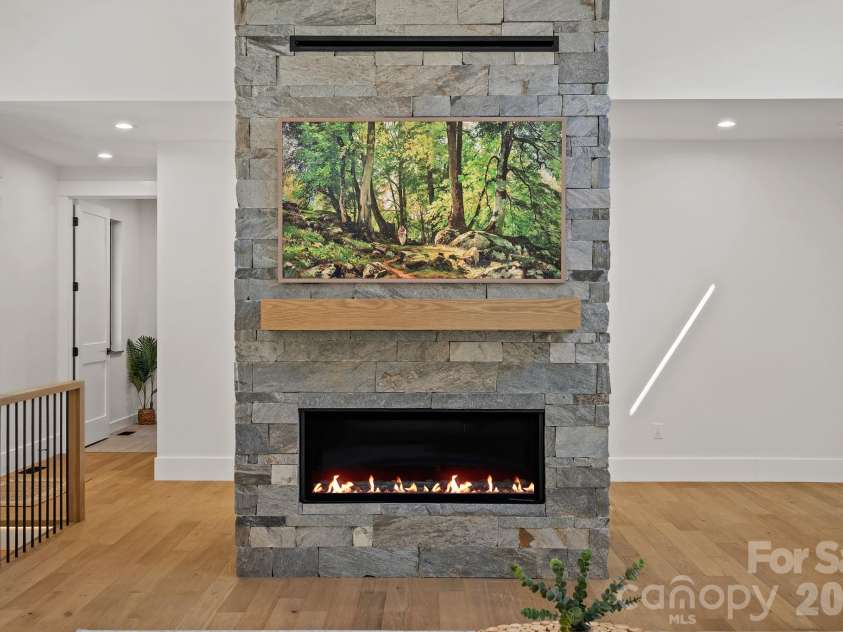 21 Poplar Run Circle, Asheville, NC 28804.  MLS# CAR4434174, YatesRealty ID 57153. 