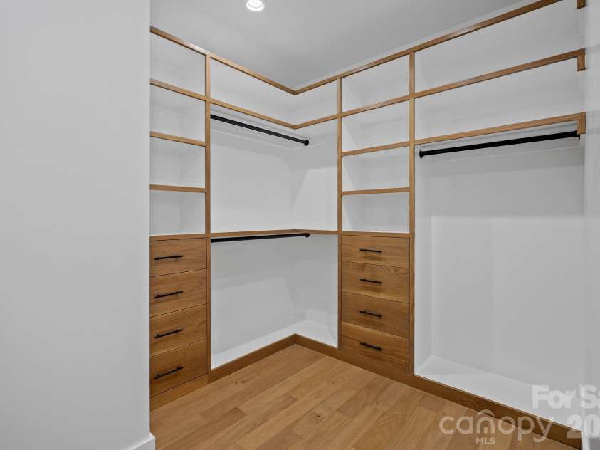 21 Poplar Run Circle, Asheville, NC 28804.  MLS# CAR4434174, YatesRealty ID 57153. 