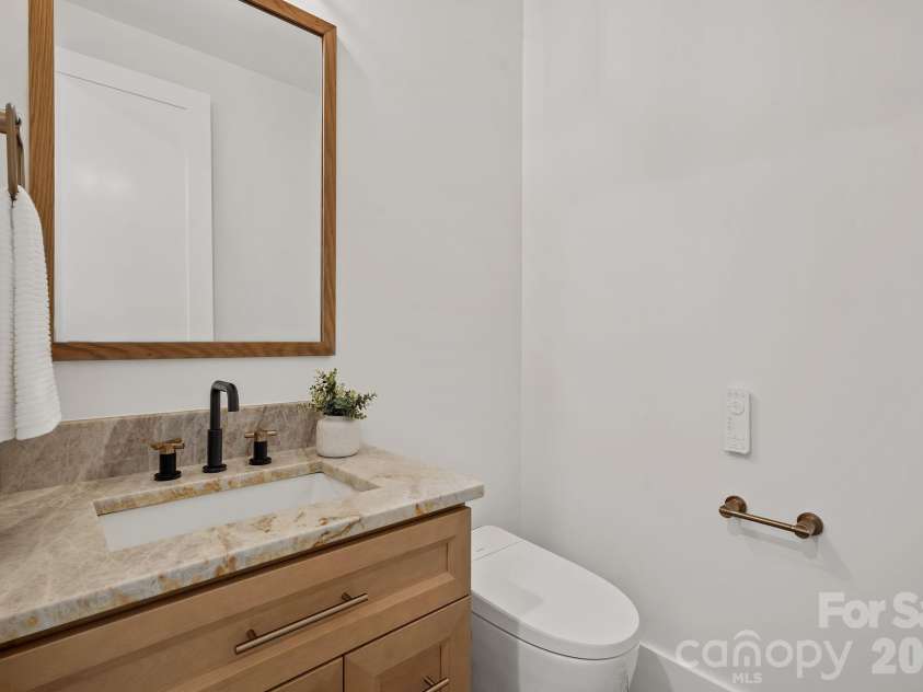 21 Poplar Run Circle, Asheville, NC 28804.  MLS# CAR4434174, YatesRealty ID 57153. 