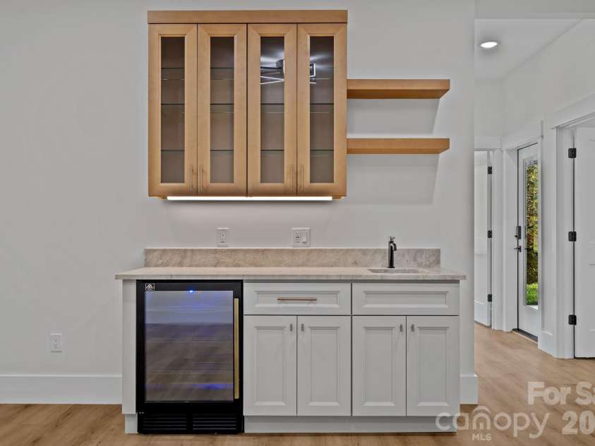 21 Poplar Run Circle, Asheville, NC 28804.  MLS# CAR4434174, YatesRealty ID 57153. 
