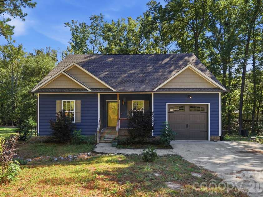 1534 Hathaway Drive, Rock Hill, SC 29730.  MLS# CAR4432448, YatesRealty ID 57155. 
