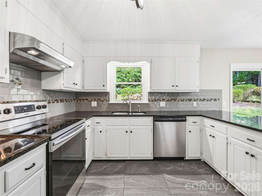 133 Kent Lane, Hendersonville, NC 28739.  MLS# CAR4433472, YatesRealty ID 57156. Ample Counter Space