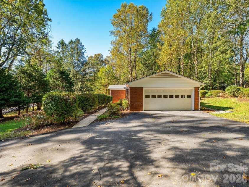 133 Kent Lane, Hendersonville, NC 28739.  MLS# CAR4433472, YatesRealty ID 57156. Spacious Two-car Garage