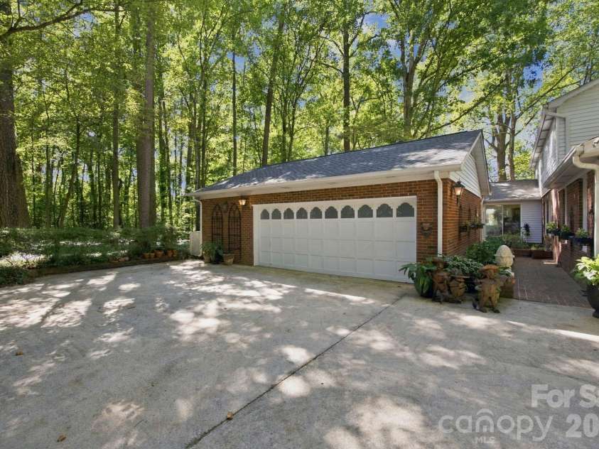 227 Camelot Drive, Salisbury, NC 28144.  MLS# CAR4435486, YatesRealty ID 57157. 