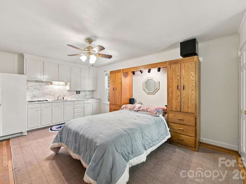 227 Camelot Drive, Salisbury, NC 28144.  MLS# CAR4435486, YatesRealty ID 57157. 