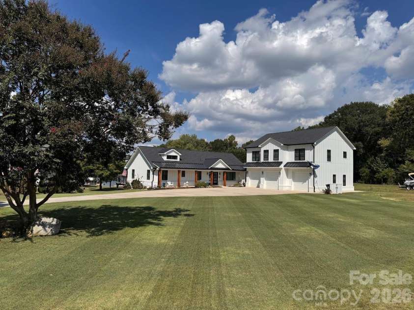 15800 Henry Lane, Huntersville, NC 28078.  MLS# CAR4432159, YatesRealty ID 57160. 