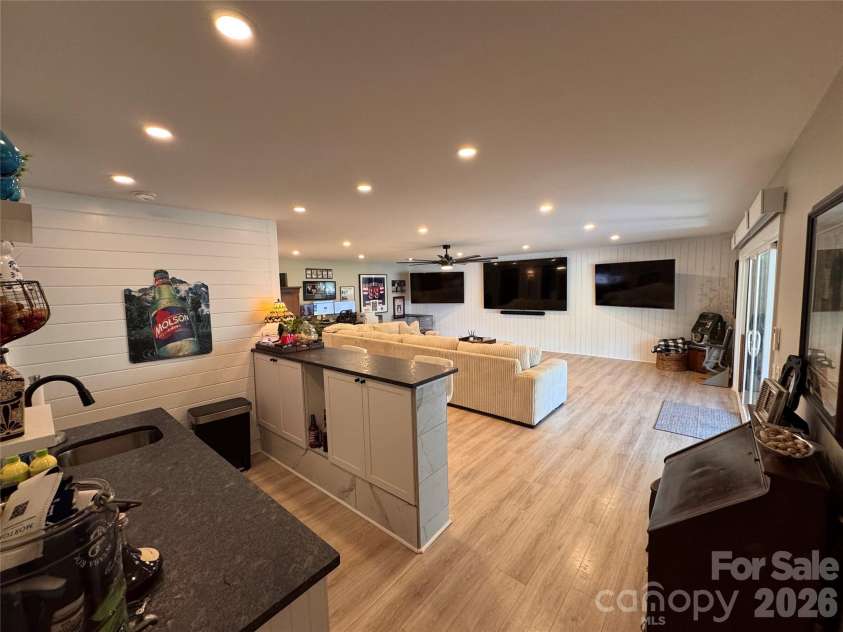 15800 Henry Lane, Huntersville, NC 28078.  MLS# CAR4432159, YatesRealty ID 57160. 