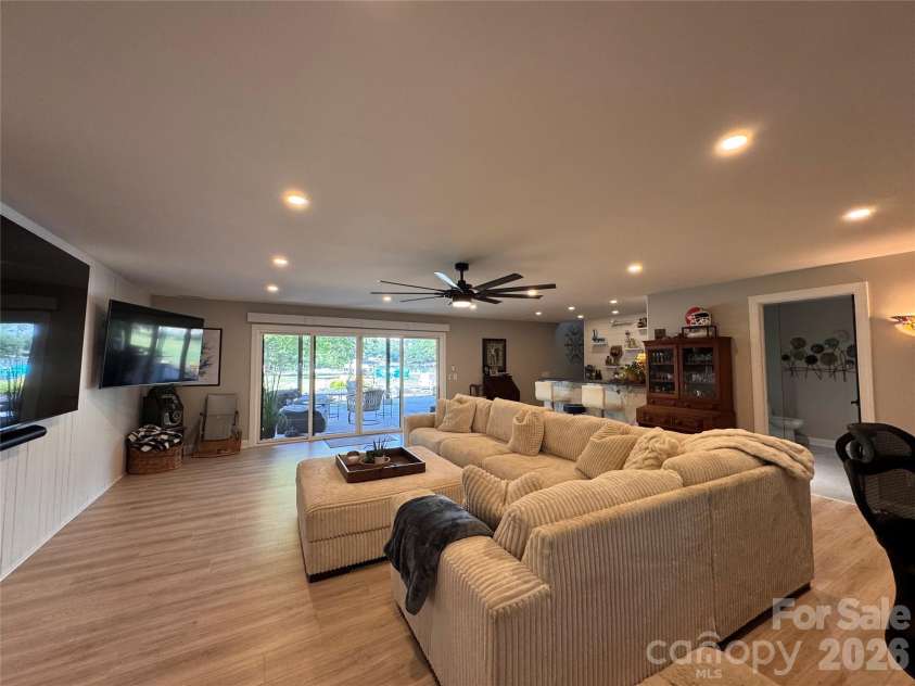 15800 Henry Lane, Huntersville, NC 28078.  MLS# CAR4432159, YatesRealty ID 57160. 