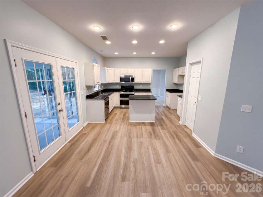 9339 Autumn Applause Drive, Charlotte, NC 28277.  MLS# CAR4435503, YatesRealty ID 57161. 