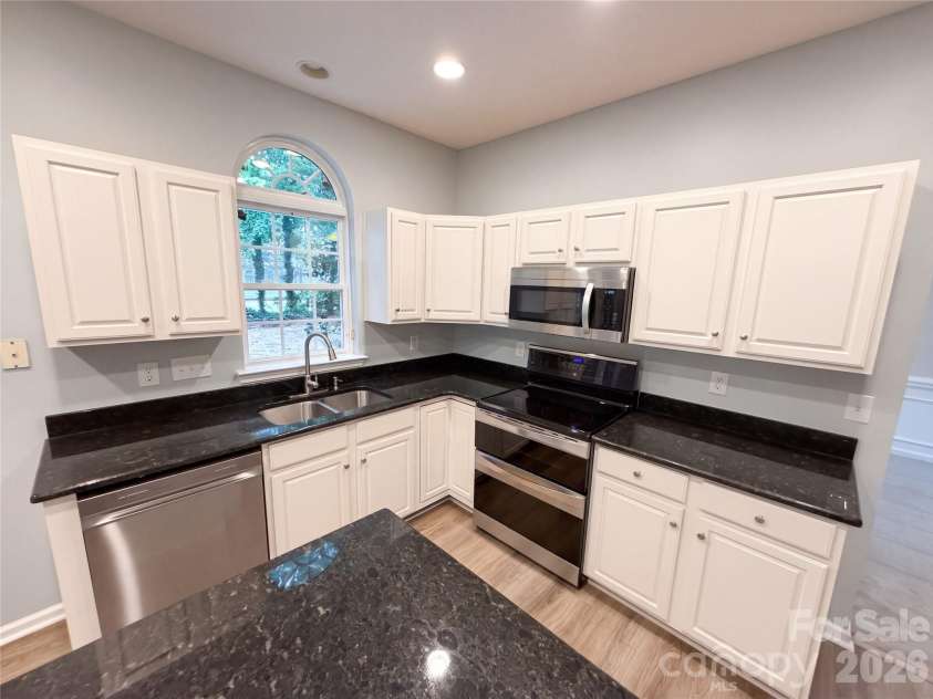 9339 Autumn Applause Drive, Charlotte, NC 28277.  MLS# CAR4435503, YatesRealty ID 57161. 