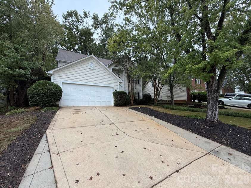 9339 Autumn Applause Drive, Charlotte, NC 28277.  MLS# CAR4435503, YatesRealty ID 57161. 
