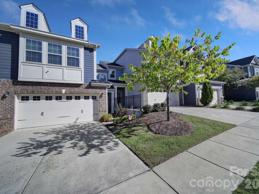620 Amber Meadows Way, Tega Cay, SC 29708.  MLS# CAR4434999, YatesRealty ID 57162. 