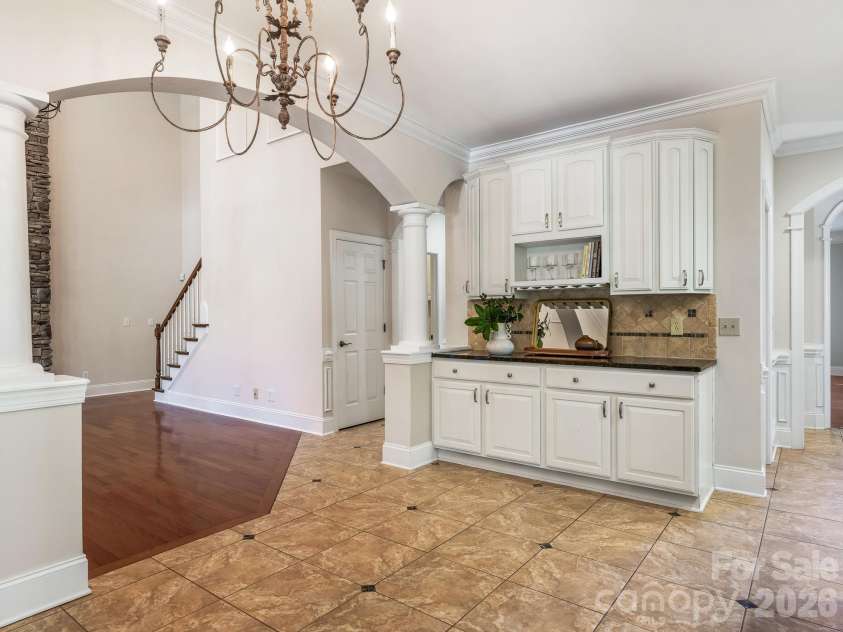 9200 Skipaway Drive, Waxhaw, NC 28173.  MLS# CAR4398254, YatesRealty ID 57165. Breakfast Area