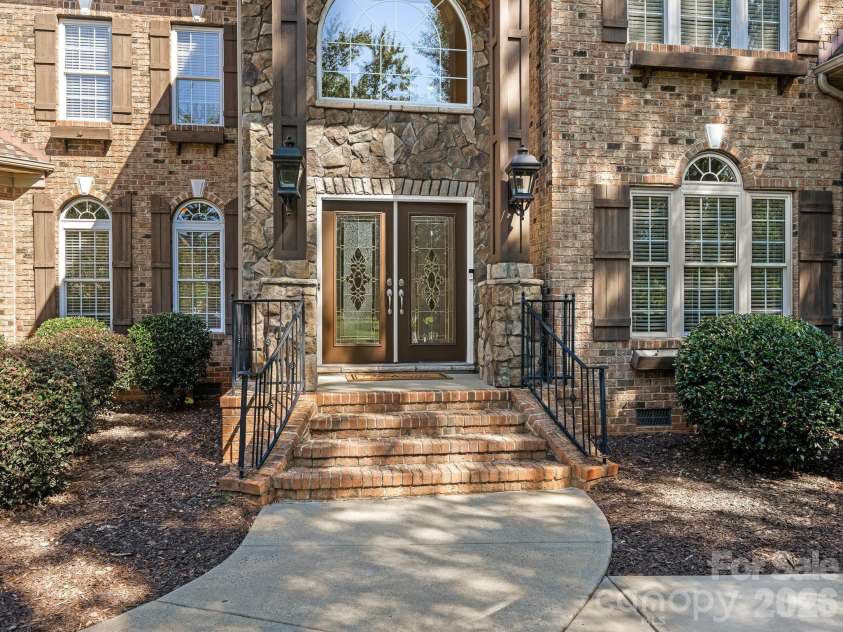 9200 Skipaway Drive, Waxhaw, NC 28173.  MLS# CAR4398254, YatesRealty ID 57165. Front Entry