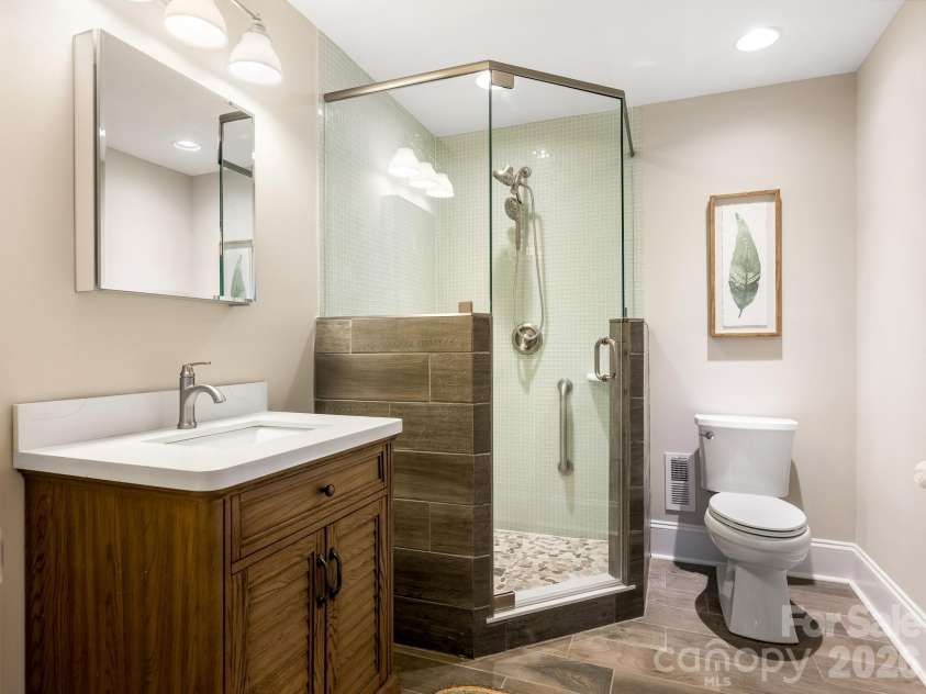 9200 Skipaway Drive, Waxhaw, NC 28173.  MLS# CAR4398254, YatesRealty ID 57165. Full Bathroom