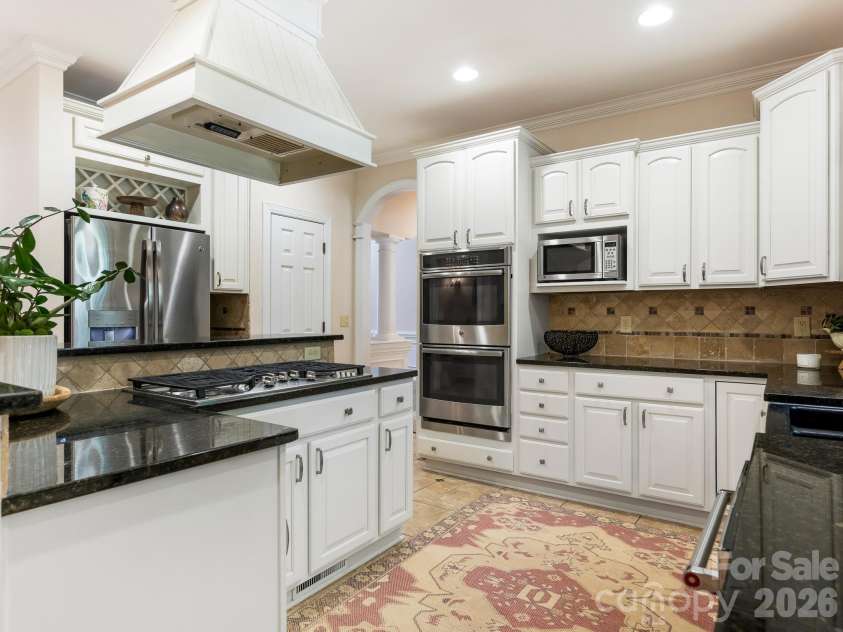 9200 Skipaway Drive, Waxhaw, NC 28173.  MLS# CAR4398254, YatesRealty ID 57165. Kitchen