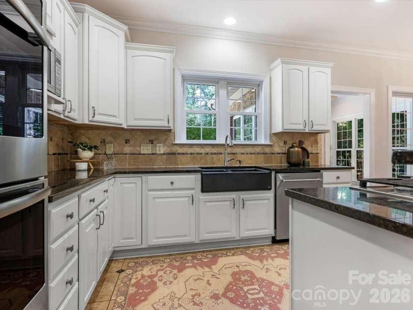 9200 Skipaway Drive, Waxhaw, NC 28173.  MLS# CAR4398254, YatesRealty ID 57165. Kitchen