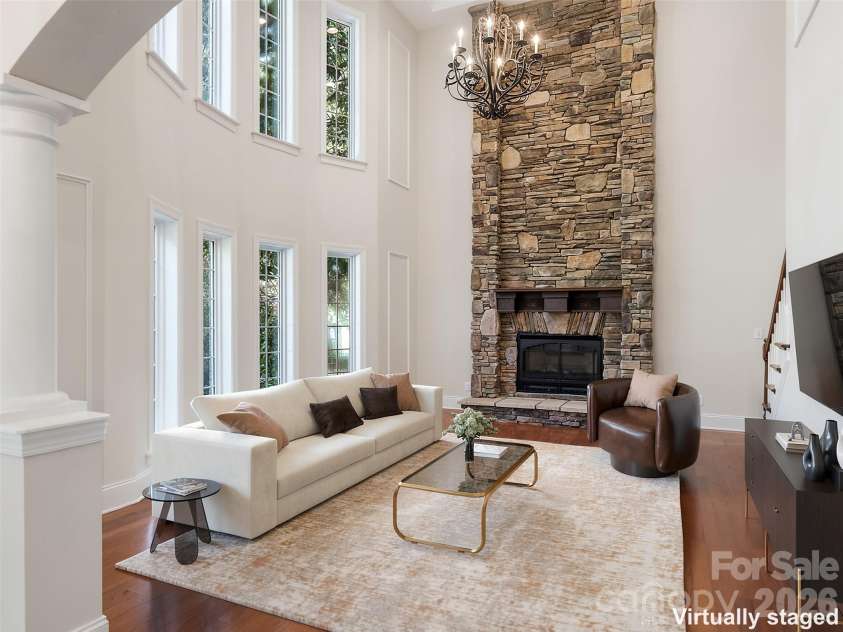 9200 Skipaway Drive, Waxhaw, NC 28173.  MLS# CAR4398254, YatesRealty ID 57165. Two-Story Great Room