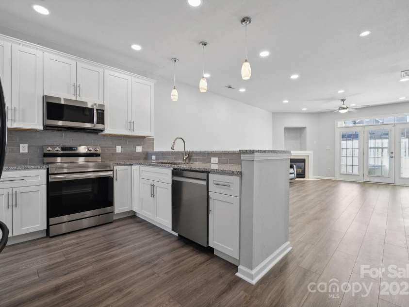 4211 Center Place Drive, Harrisburg, NC 28075.  MLS# CAR4277527, YatesRealty ID 5717. Fully updated kitchen