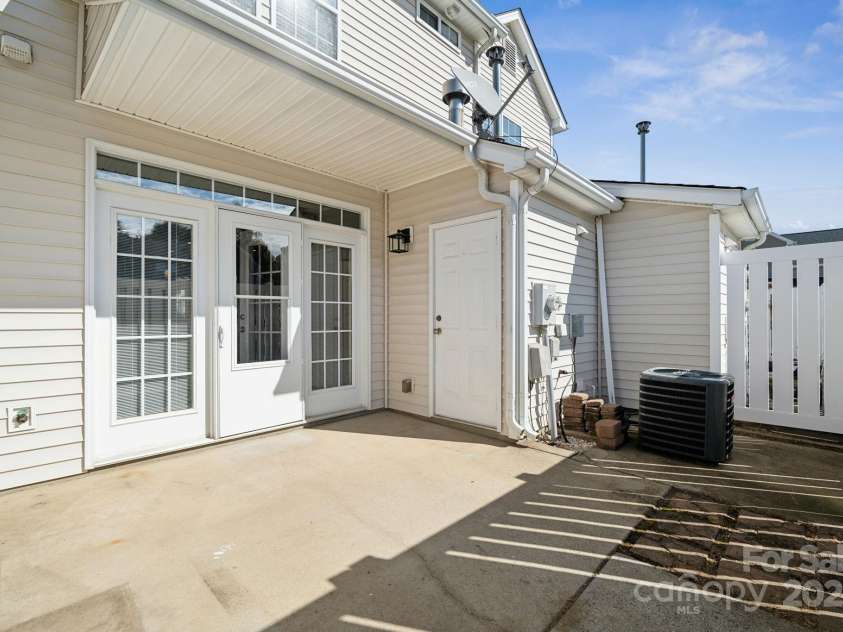 4211 Center Place Drive, Harrisburg, NC 28075.  MLS# CAR4277527, YatesRealty ID 5717. Private fenced-in back patio