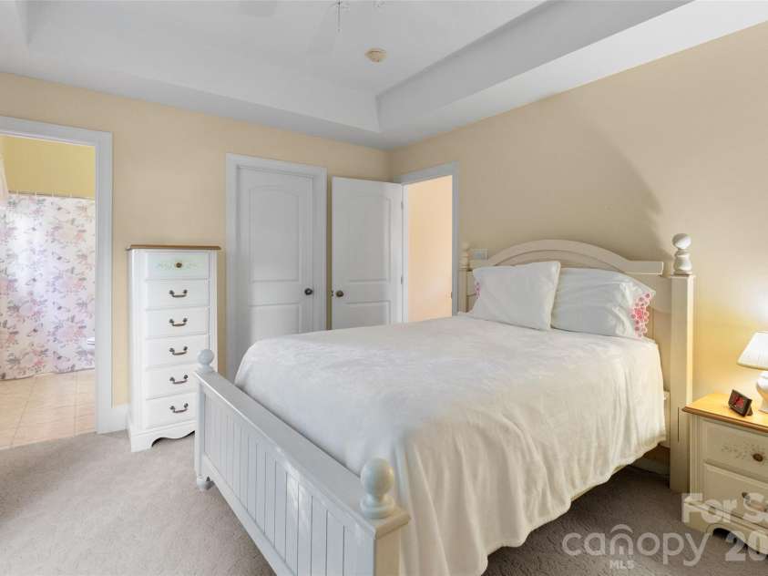185 Tattersall Drive, Statesville, NC 28677.  MLS# CAR4435538, YatesRealty ID 57170. Light and bright