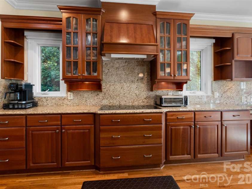 185 Tattersall Drive, Statesville, NC 28677.  MLS# CAR4435538, YatesRealty ID 57170. Tons of counterspace