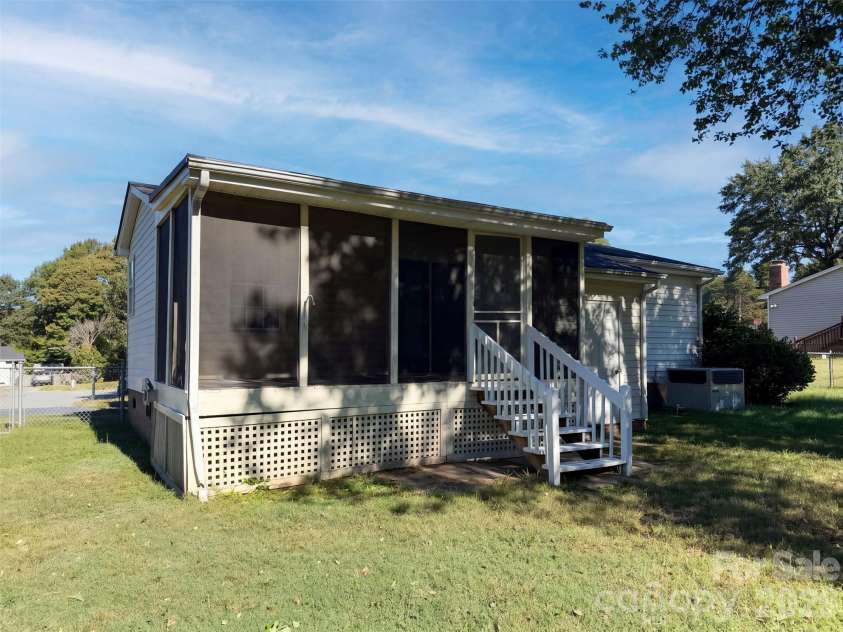 1815 Gray Bark Drive, Gastonia, NC 28054.  MLS# CAR4434411, YatesRealty ID 57173. 