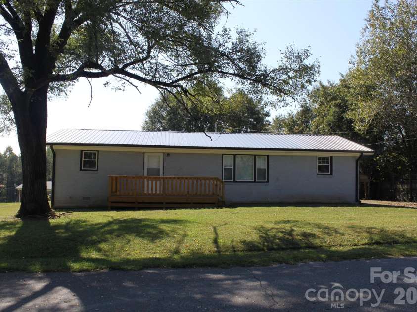 194 Crescent Drive, Forest City, NC 28043.  MLS# CAR4434498, YatesRealty ID 57174. 