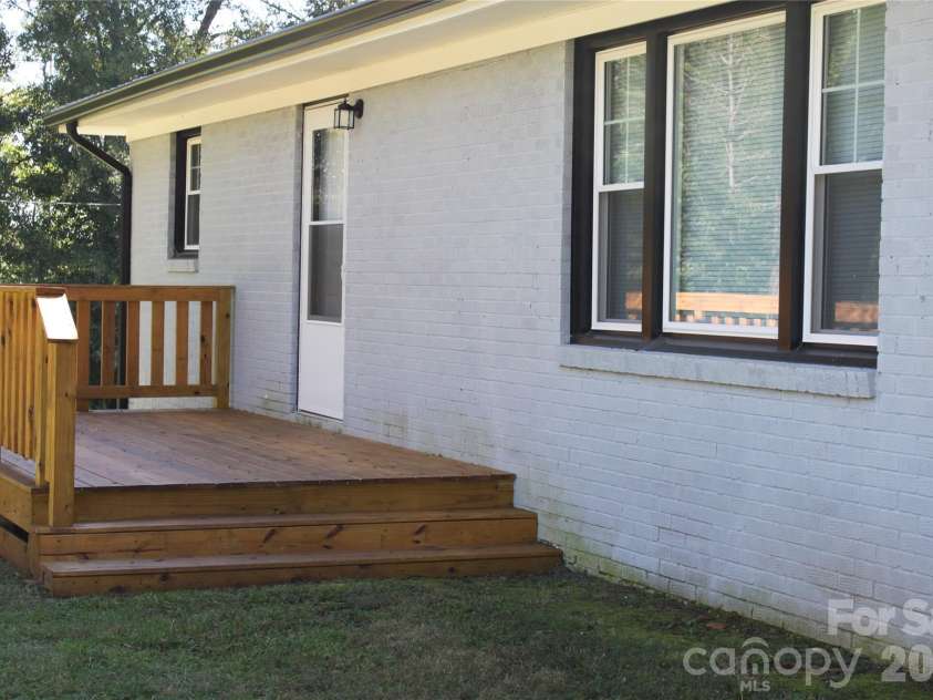 194 Crescent Drive, Forest City, NC 28043.  MLS# CAR4434498, YatesRealty ID 57174. 