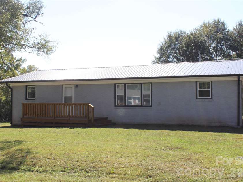 194 Crescent Drive, Forest City, NC 28043.  MLS# CAR4434498, YatesRealty ID 57174. 