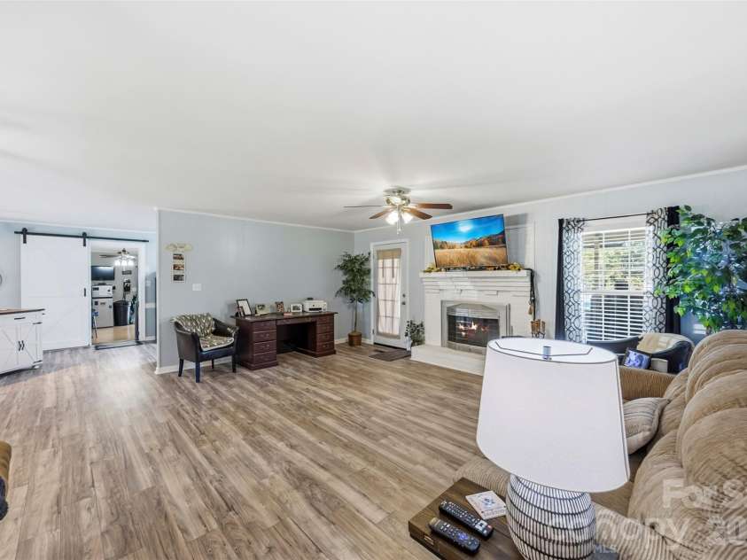 106 White Plains Drive, Kings Mountain, NC 28086.  MLS# CAR4434913, YatesRealty ID 57177. 