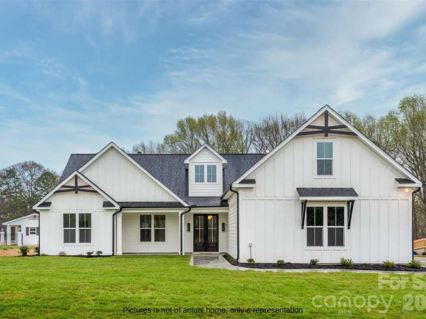 104 Hickory Hill Road, Mooresville, NC 28117.  MLS# CAR4434468, YatesRealty ID 57178. 