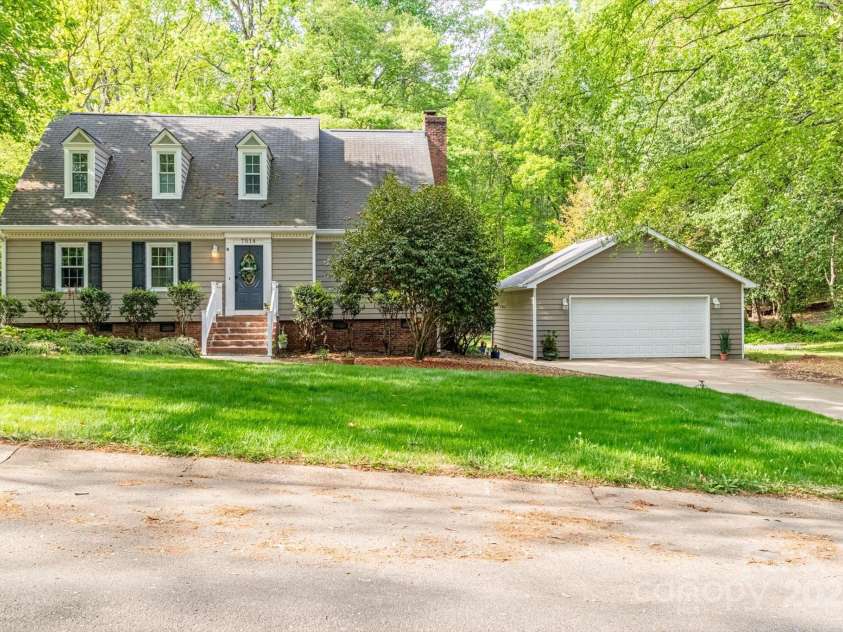 7514 Pewter Lane, Charlotte, NC 28270.  MLS# CAR4244658, YatesRealty ID 5718. Enjoy this beautiful home in a quiet neighborhood with a spacious 2 car garage.
