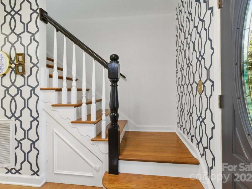 7514 Pewter Lane, Charlotte, NC 28270.  MLS# CAR4244658, YatesRealty ID 5718. Fresh paint throughout the home.