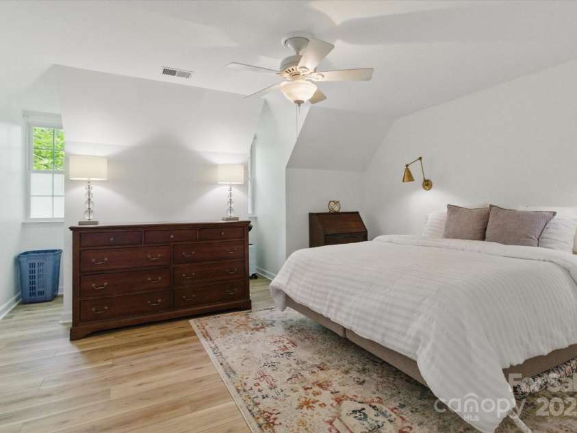 7514 Pewter Lane, Charlotte, NC 28270.  MLS# CAR4244658, YatesRealty ID 5718. Lots of light in this bright primary suite!