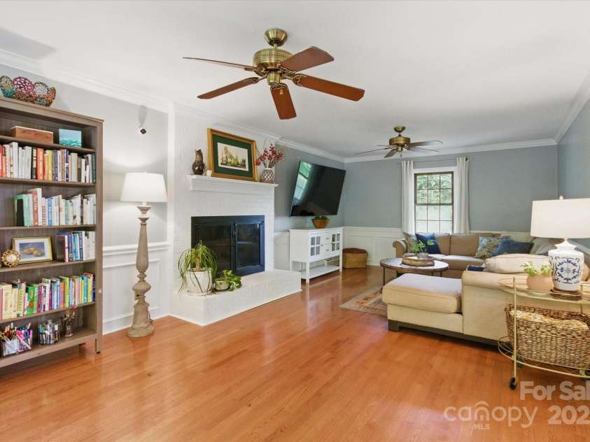 7514 Pewter Lane, Charlotte, NC 28270.  MLS# CAR4244658, YatesRealty ID 5718. The large living area is cozy and inviting and full of possibilities.