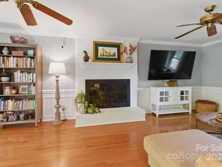 7514 Pewter Lane, Charlotte, NC 28270.  MLS# CAR4244658, YatesRealty ID 5718. The large living area with fireplace with gorgeous hardwoods.