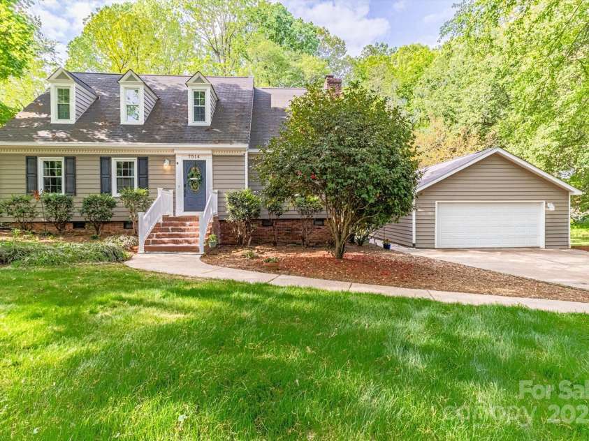 7514 Pewter Lane, Charlotte, NC 28270.  MLS# CAR4244658, YatesRealty ID 5718. Welcome home!