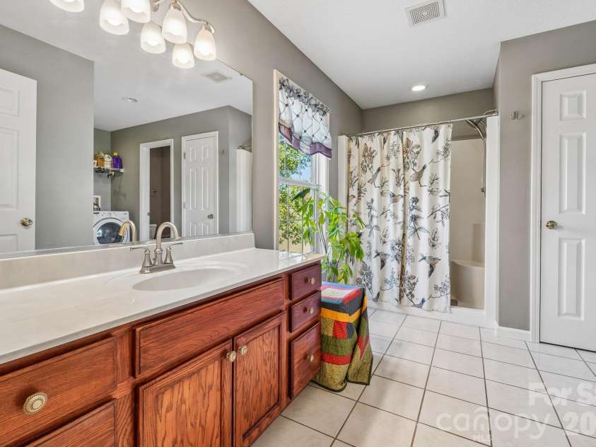 499 Flint Hill Road, Alexander, NC 28701.  MLS# CAR4409425, YatesRealty ID 57181. Main Bath