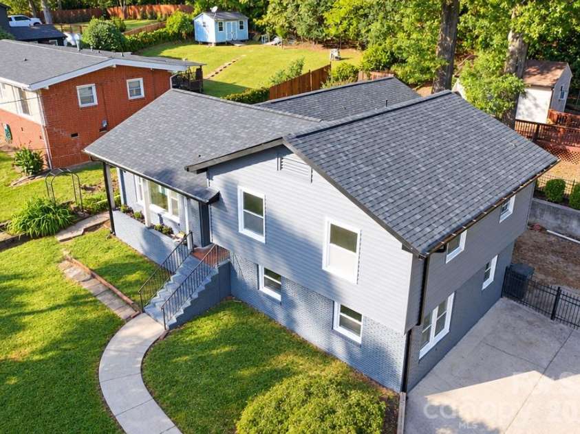 1827 Edgewater Drive, Charlotte, NC 28210.  MLS# CAR4432389, YatesRealty ID 57182. 